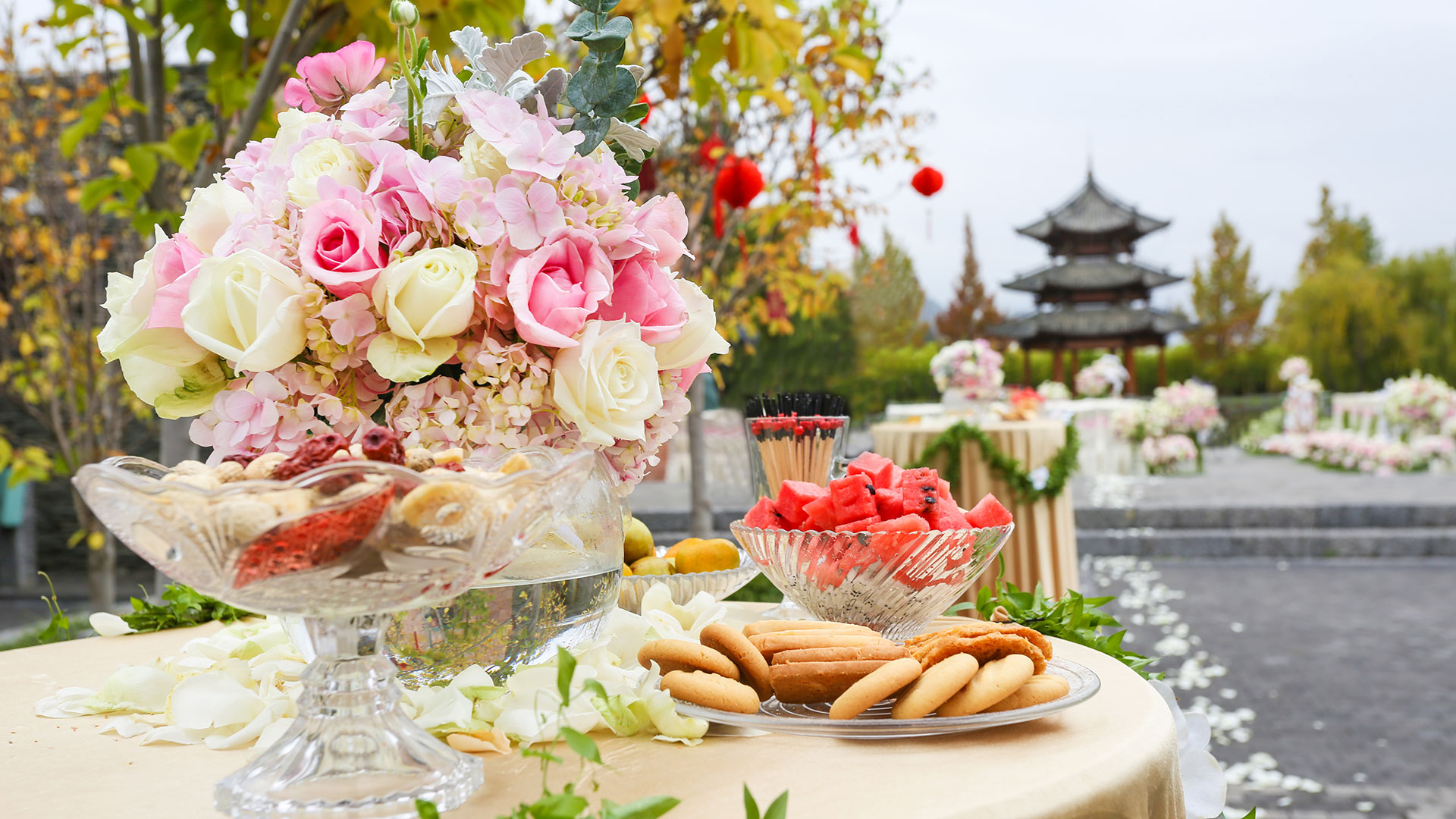 Wedding setting at Banyan Tree Lijiang with Jade Dragon Snow Mountain behind